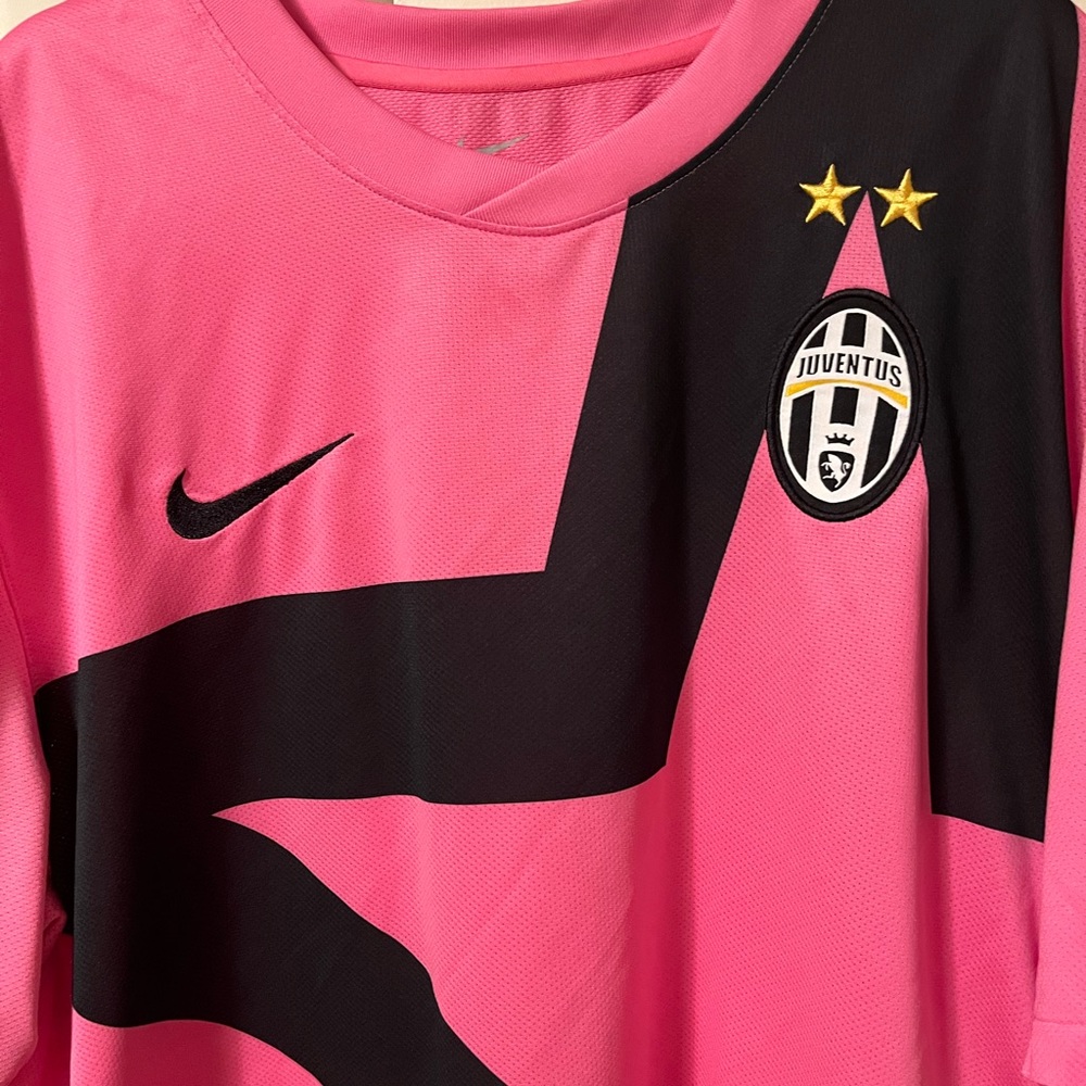 Men’s XL Nike soccer Juventus 2011/12 pink away jersey..